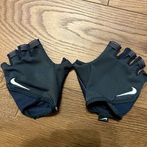 Nike Women’s Weight Training Gloves size Large